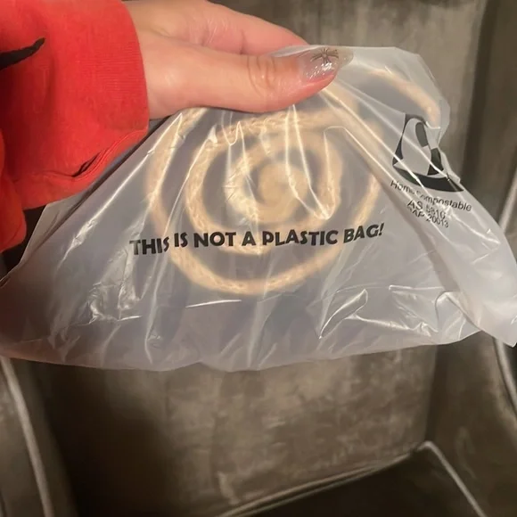 Cafe Forgot earmuffs! - Picture 5 of 6